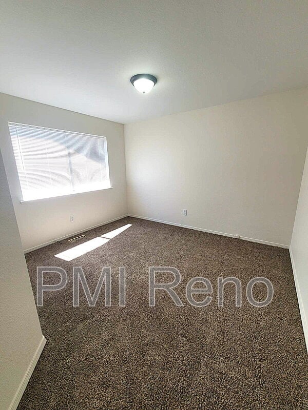 Photo - 1372 Laser Ct