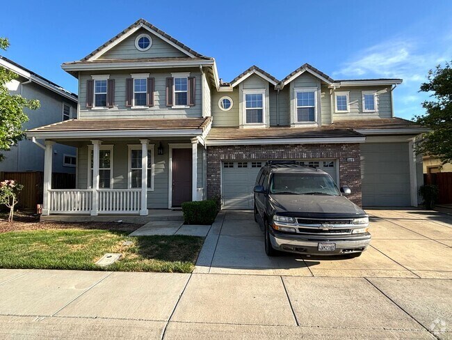 Building Photo - Spacious 5 Bed, 3 Bath home in Gated Commu...