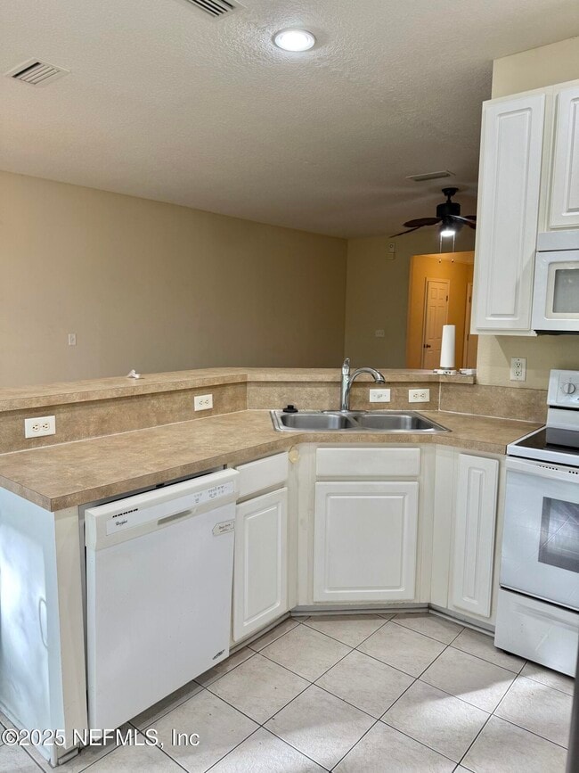Photo - 4891 Castlegate Ct