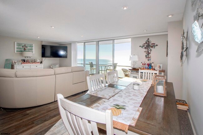 Photo - 4800 Boardwalk Unit 2107