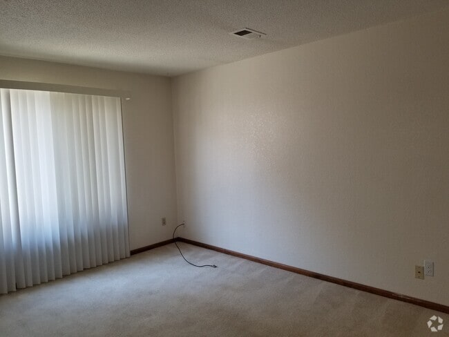 Building Photo - 916 44th Ave Ct Rental