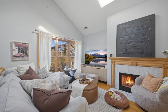 Photo - 844 N Wood St Unidad 3