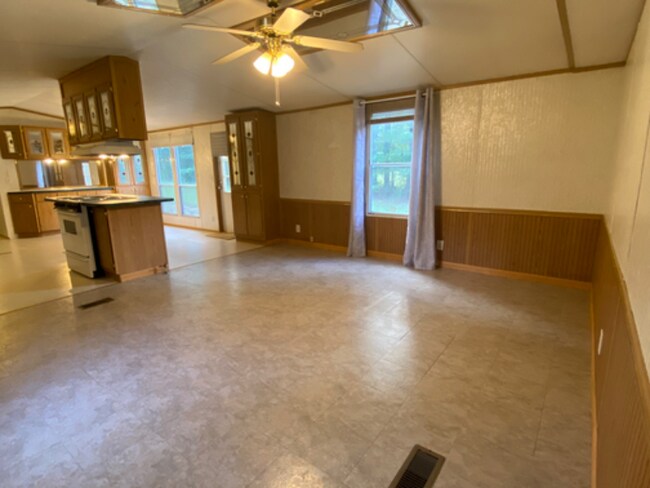 Photo - 319 Connie Walters Rd