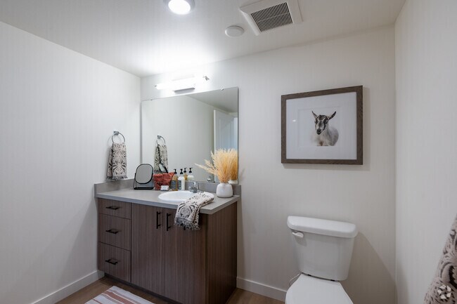 2BD, 2BA - 1,005-1,035SF