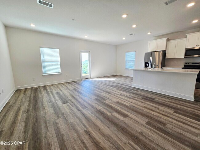 Photo - 321 Salt Crk Ln