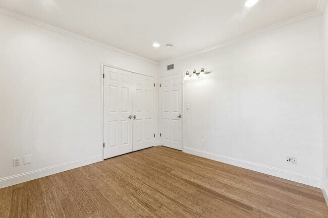 Photo - 20305 Aetna St