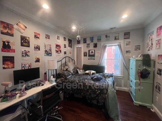Photo - 140 Marcella St