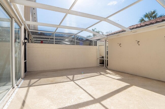 Photo - 186 Soriano Dr