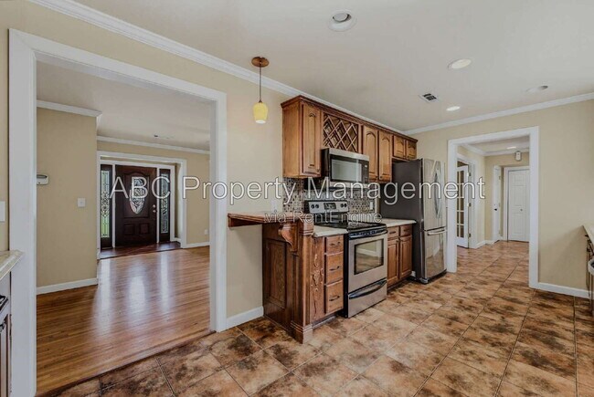 911 Eicher Ave