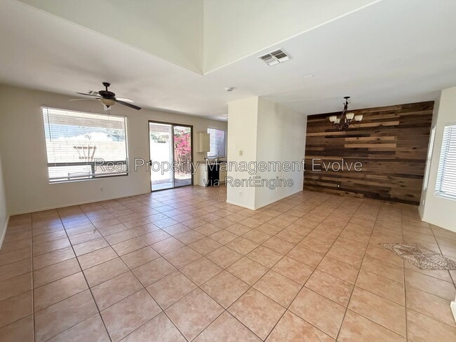 Photo - 2060 N 30th St