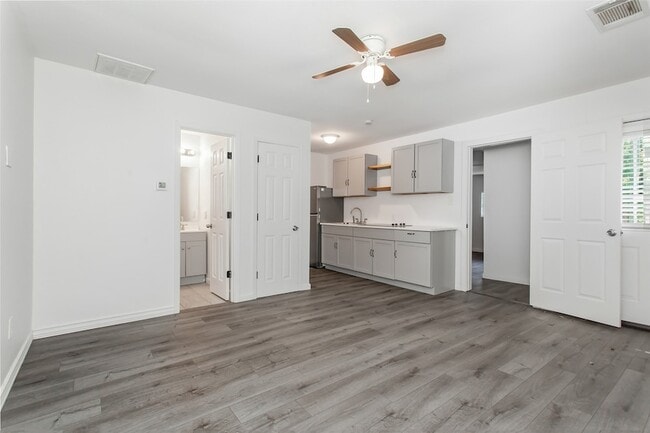 Photo - 2351 Longhorn St