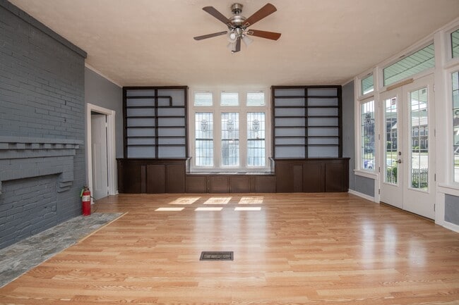 Photo - 117 E Glenwood Ave
