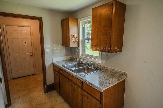 Photo - 442 Lamplighter Ln