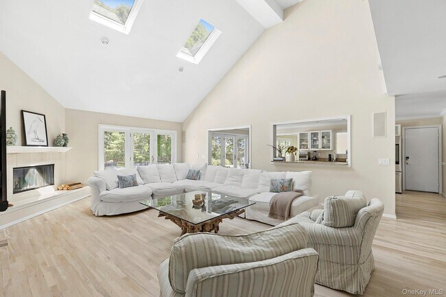 Photo - 9 Rosebud Ln