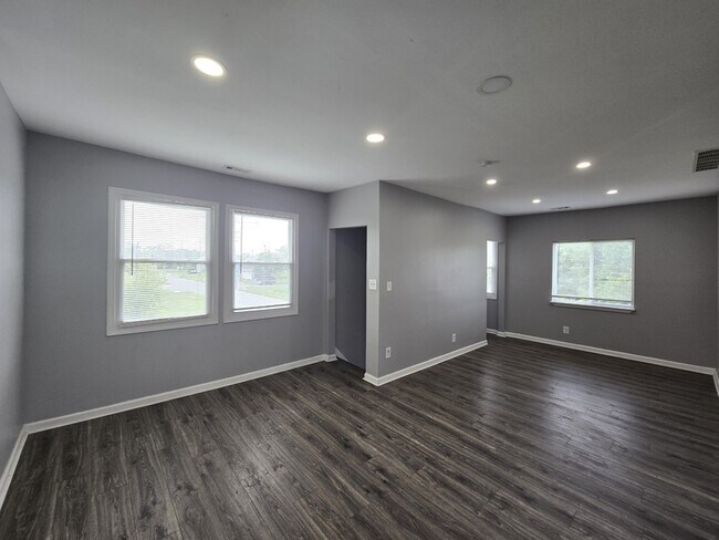 Photo - 9340 Moffat Ave