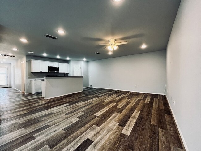 Photo - PM3 - 1301 N Dover Ave. - TNT Unidad A