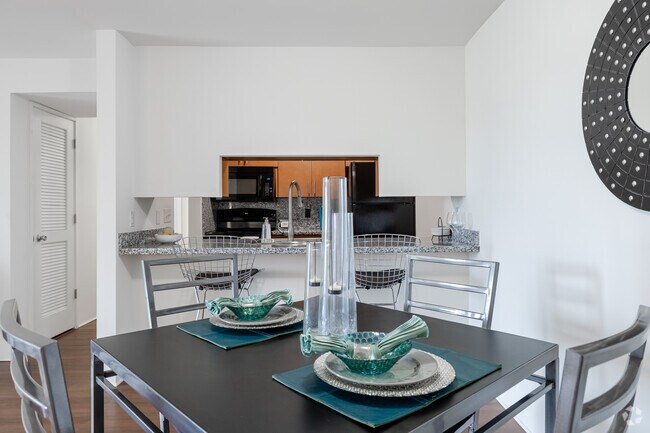 2BR, 1BA - 960SF - Dining Room