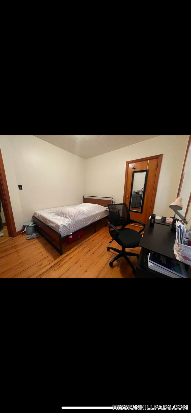 Building Photo - 1582 Tremont St Rental