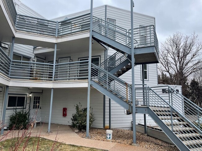 Building Photo - Updated 2 Bedroom, 2 Bath Condo (Available...