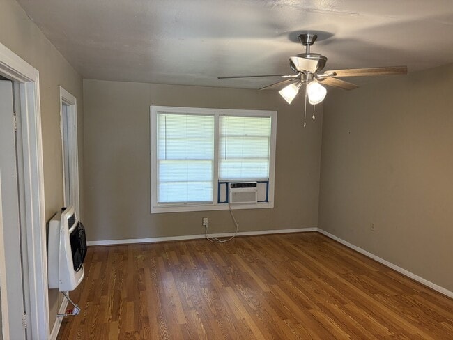 Photo - 108 Dixie Dr
