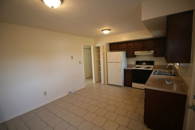 Photo - Welcome to East Hills      260218