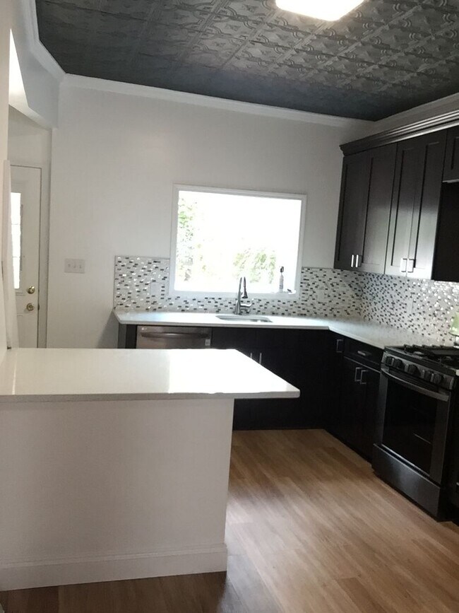Photo - Gorgeous 3 Bedroom Reno in South Side. Ope...