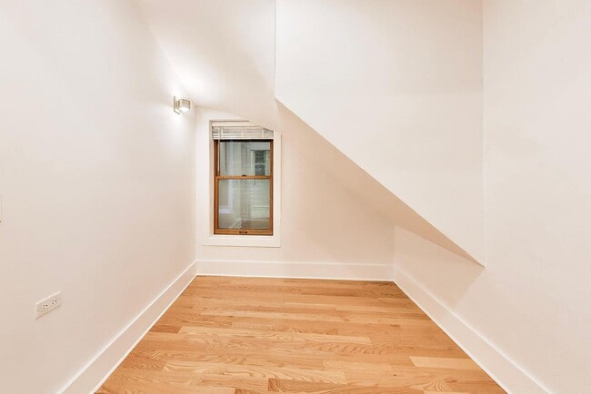 Photo - 2132 N Oakley Ave