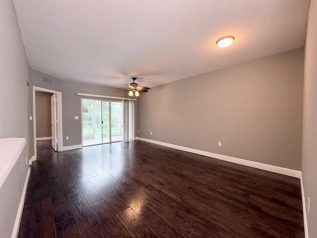 Photo - 1115 Golden Lakes Blvd Unidad 512
