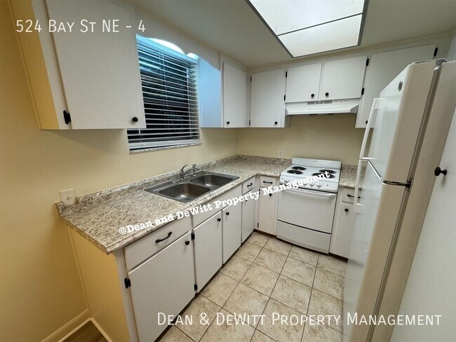 Photo - 2 Bed/1 Bath - Unit 4
