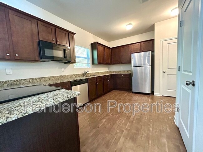 Photo - 303 Village Creek Way