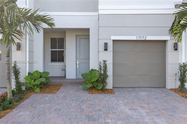 Photo - 17172 SW 2nd St