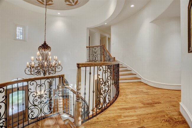 Photo - 5015 Jason St