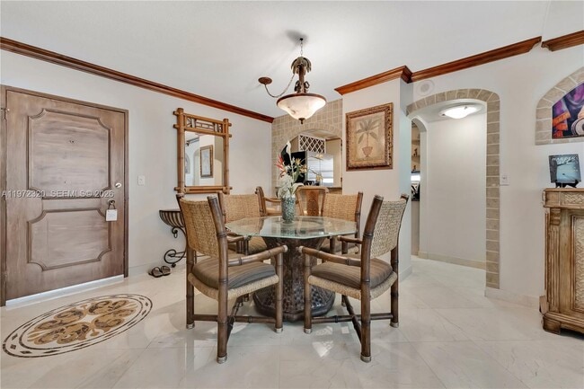 Photo - 5555 Collins Ave Unit 5B