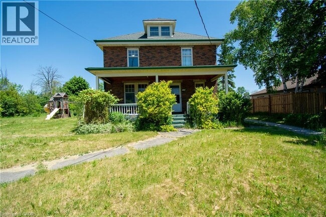 Photo - 1101 Dundas St S