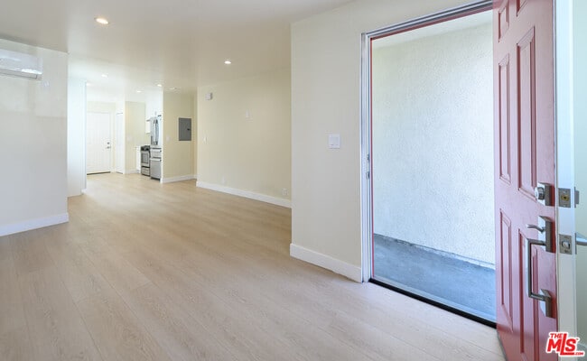 Photo - 2718 W 70th St