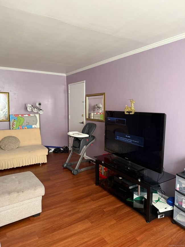 Photo - 1084 E Main St Unit APT 3