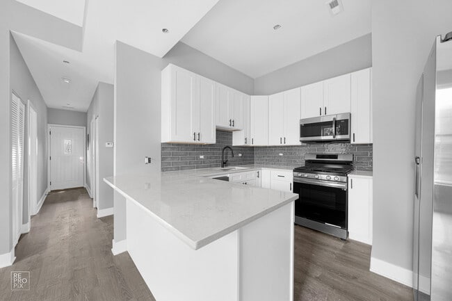 Building Photo - 2658 W Cortez St Unit 3