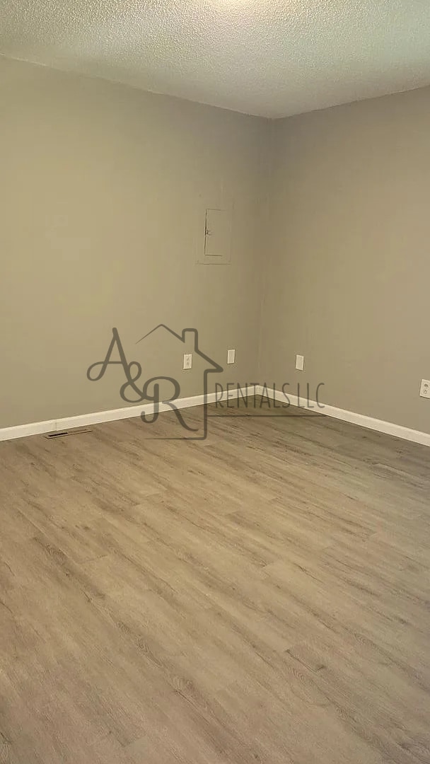 Photo - 523 E 22nd St