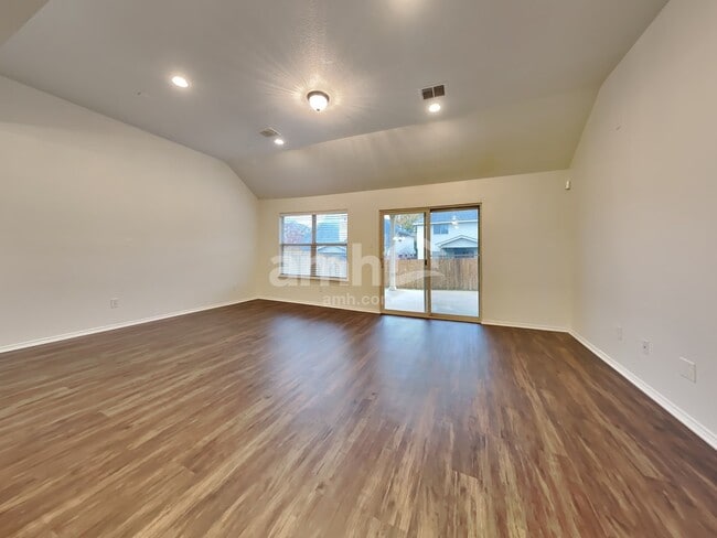 Photo - 6005 Stirrup Iron Dr