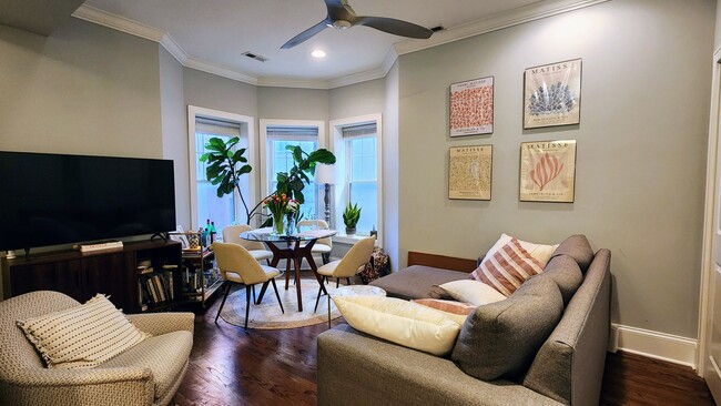 Photo - Gorgeous 2 bedroom in Lakeview Unidad 735-3C