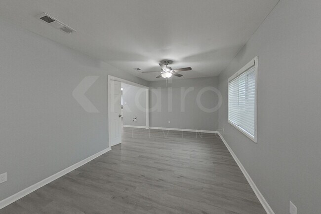 Photo - 230 E Colonial Dr