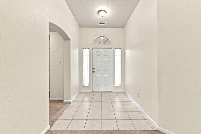 2002 Roaring Springs Dr