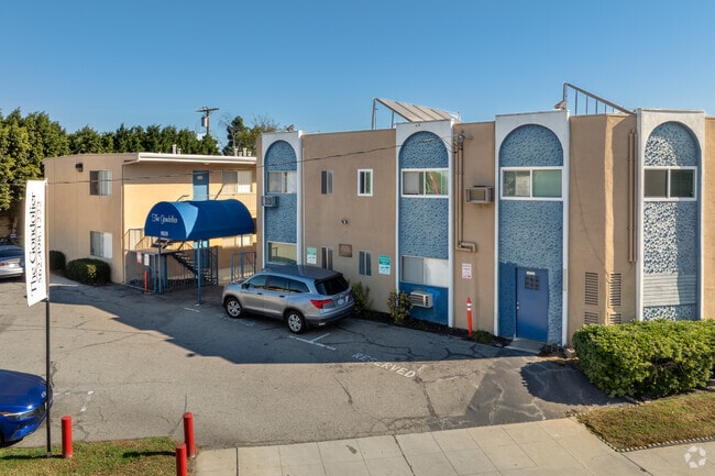 5525 E Pacific Coast Highway, Long Beach