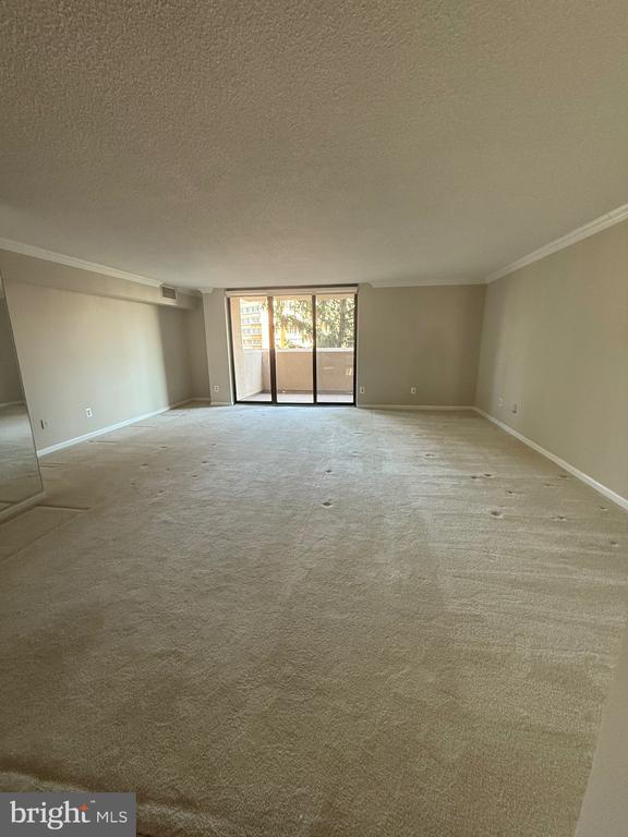 Building Photo - 1101 S Arlington Ridge Rd Unit 214 Rental