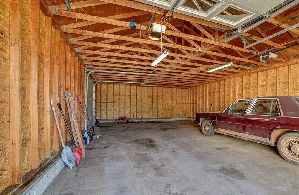 Photo - 584 Atkins St