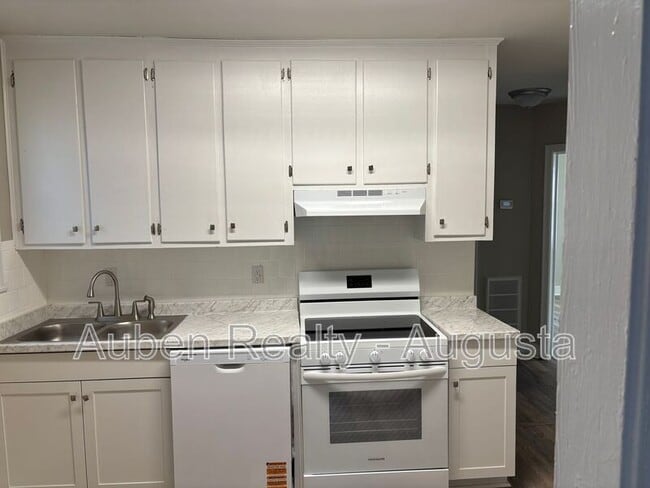 Photo - 1538 Heath St