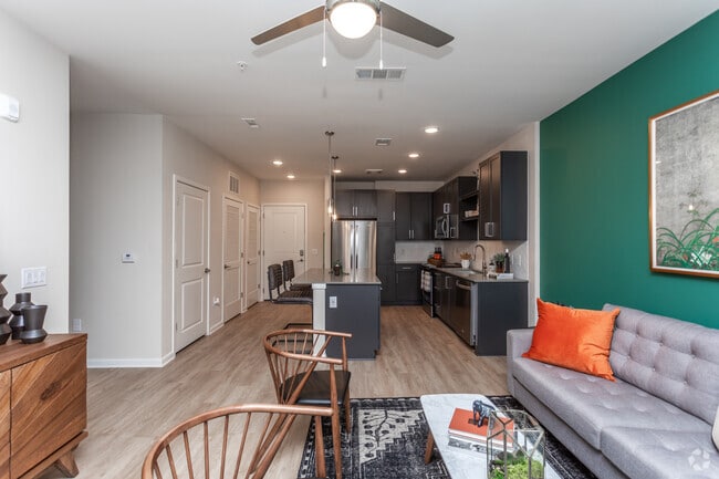 1BR, 1BA - 769 SF - Live 8 West