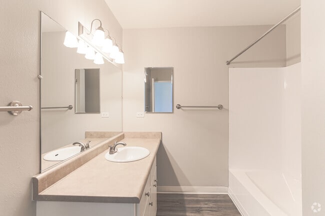 1BR, 1BA - 736 SF