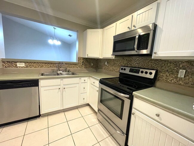 2 bedroom, 2 bath condo, minutes from campus! - 2 bedroom, 2 bath condo, minutes from campus!