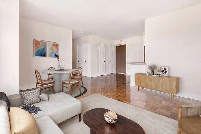 Photo - 2181 Avenue Rd